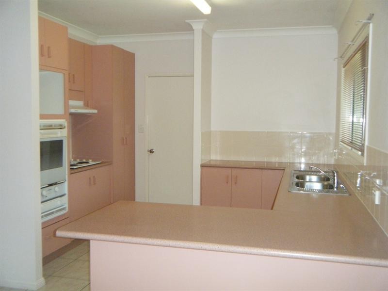17 Feeney Avenue, Rasmussen QLD 4815