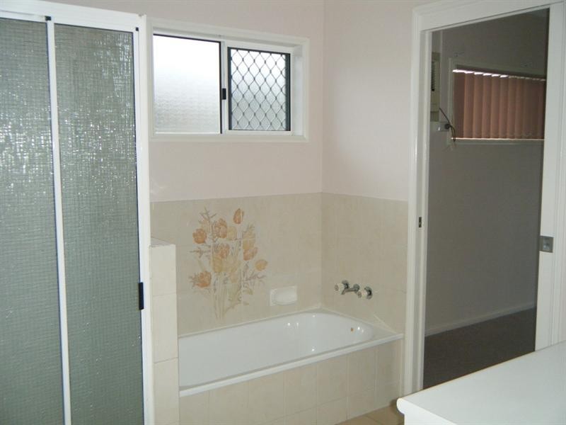 17 Feeney Avenue, Rasmussen QLD 4815