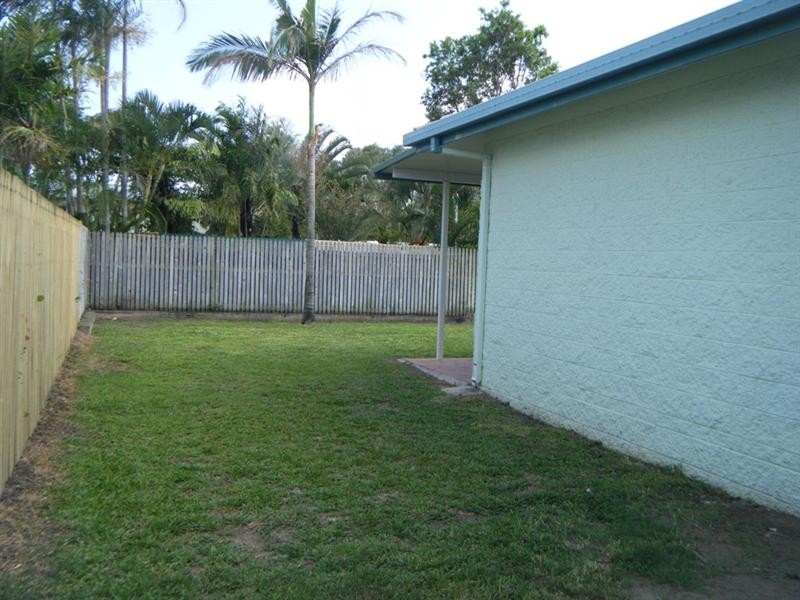 17 Feeney Avenue, Rasmussen QLD 4815
