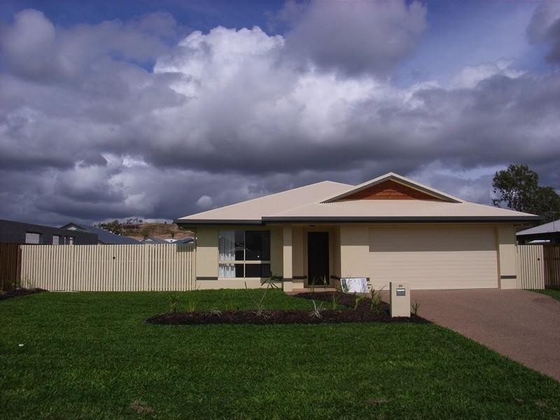 Bushland Beach QLD 4818