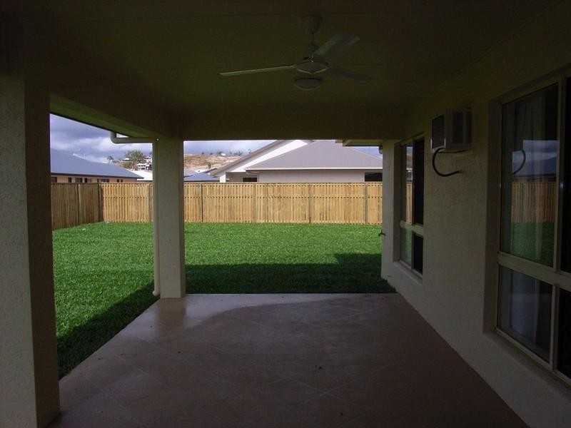 Bushland Beach QLD 4818