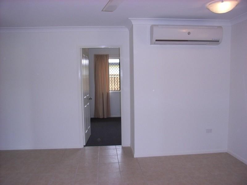 Bushland Beach QLD 4818