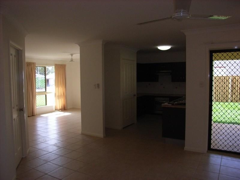 Bushland Beach QLD 4818