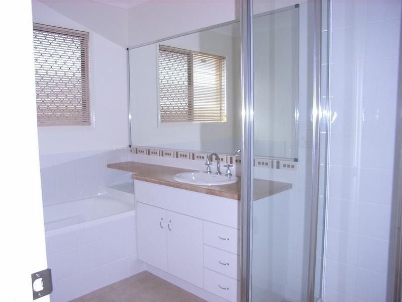 Bushland Beach QLD 4818