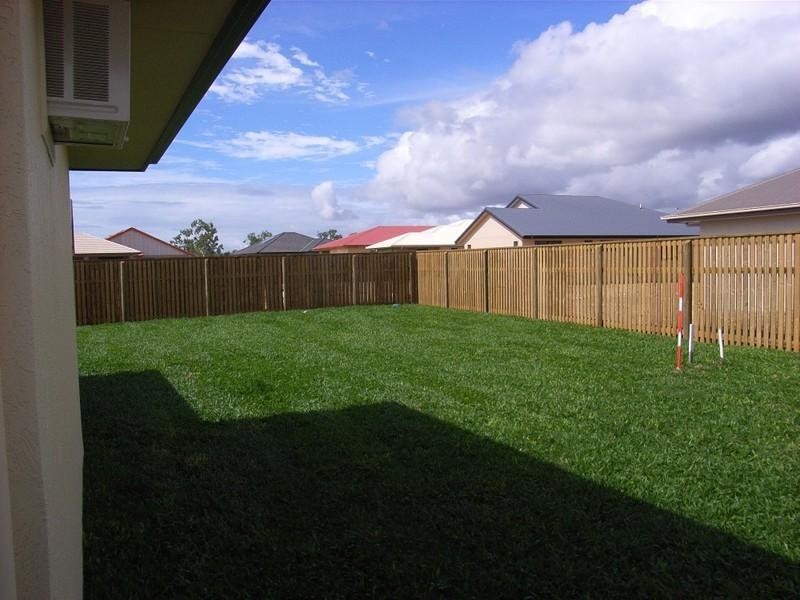 Bushland Beach QLD 4818