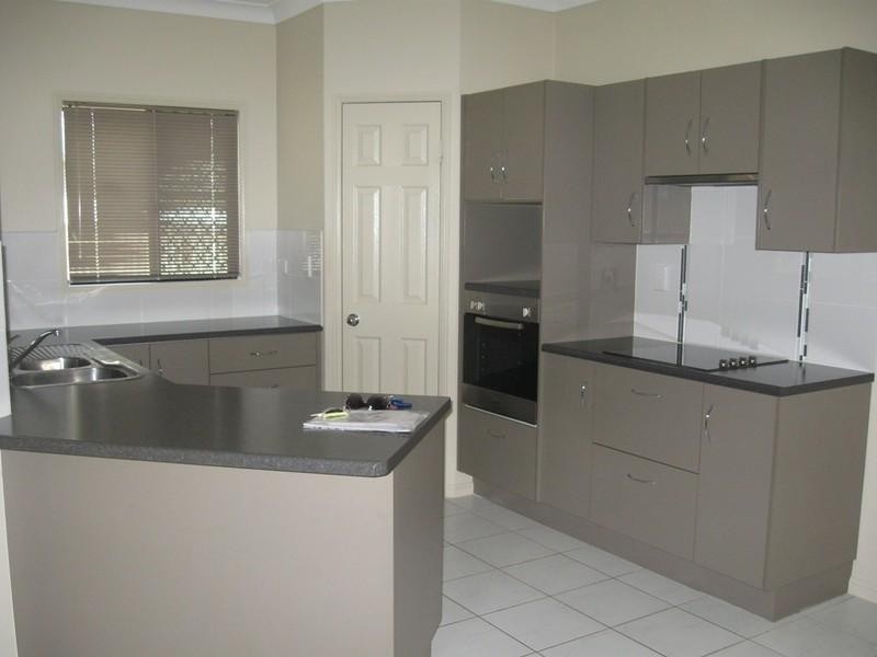 Bushland Beach QLD 4818