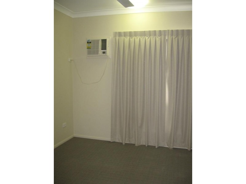 Bushland Beach QLD 4818