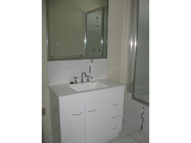 Bushland Beach QLD 4818