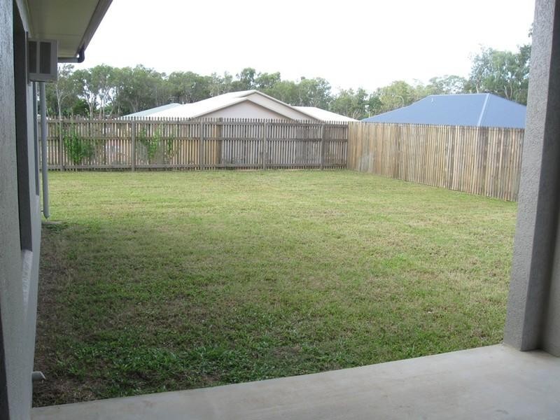 Bushland Beach QLD 4818