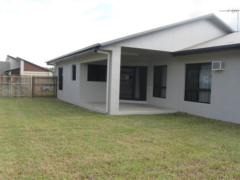 Bushland Beach QLD 4818