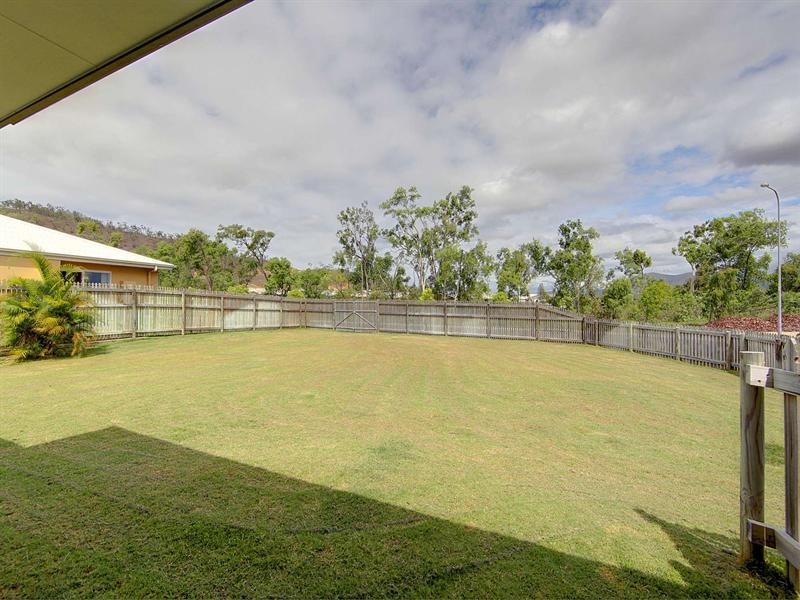 4 Woodrow Circuit, Mount Louisa QLD 4814
