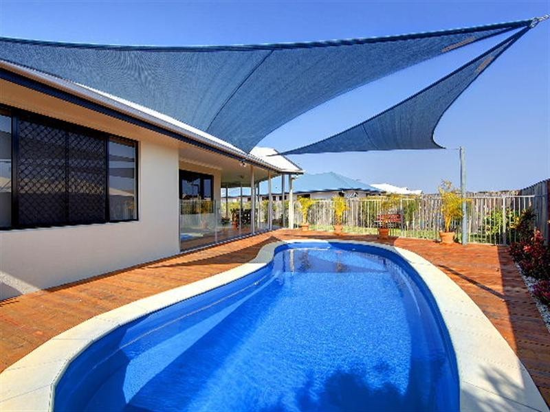 Bushland Beach QLD 4818