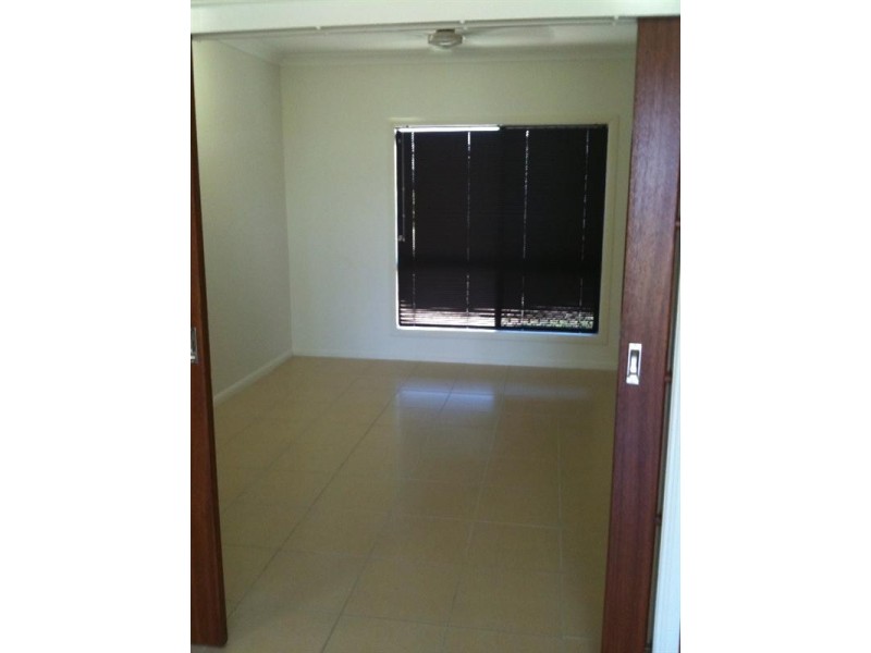 Bushland Beach QLD 4818