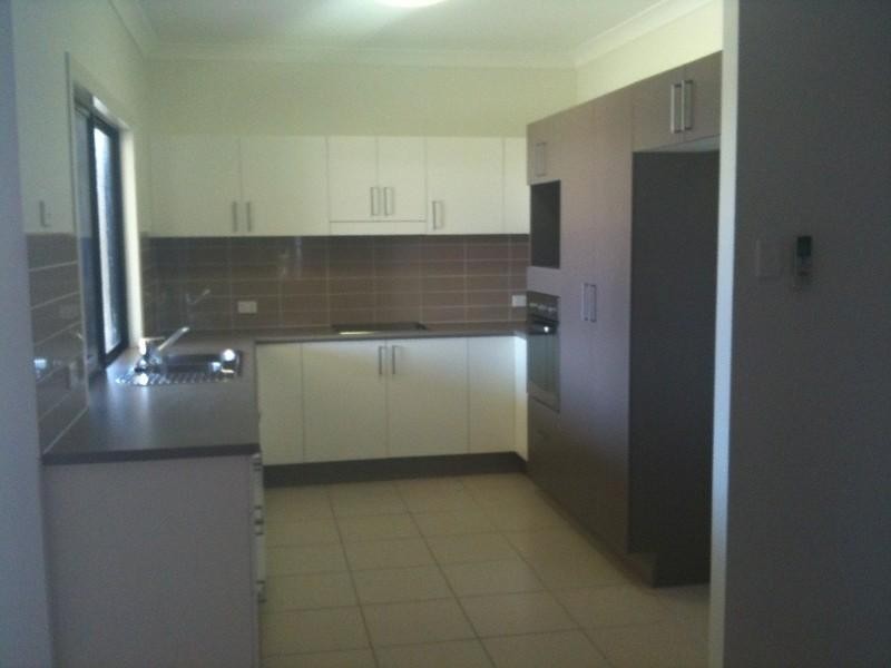 Bushland Beach QLD 4818