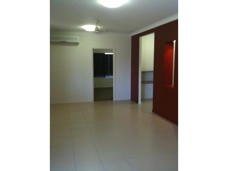 Bushland Beach QLD 4818