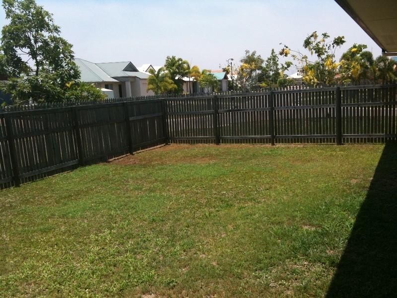 Bushland Beach QLD 4818