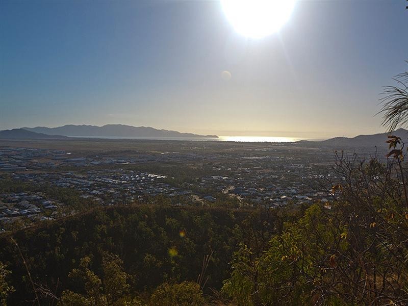 25 Kallanda Street, Mount Louisa QLD 4814