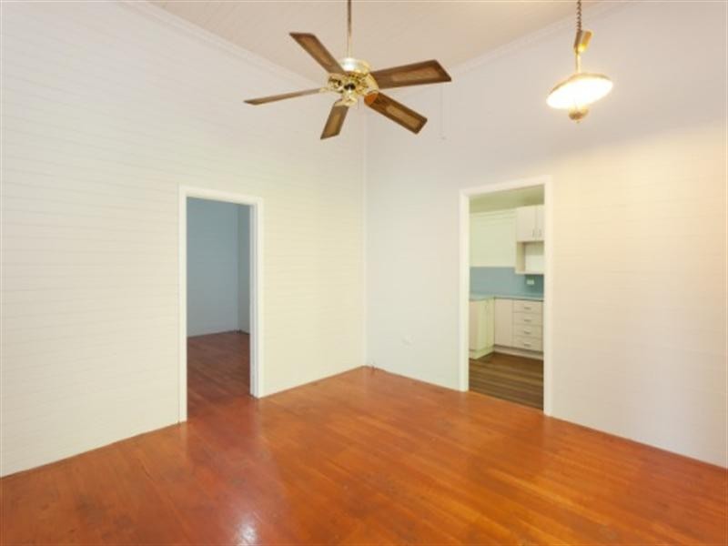 8 Eighth Avenue, South Townsville QLD 4810