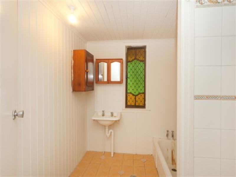 8 Eighth Avenue, South Townsville QLD 4810