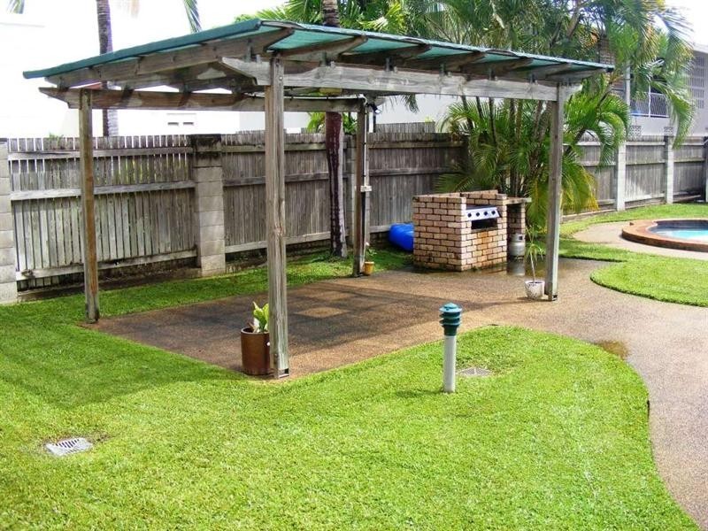 2/130 Eyre Street, North Ward QLD 4810