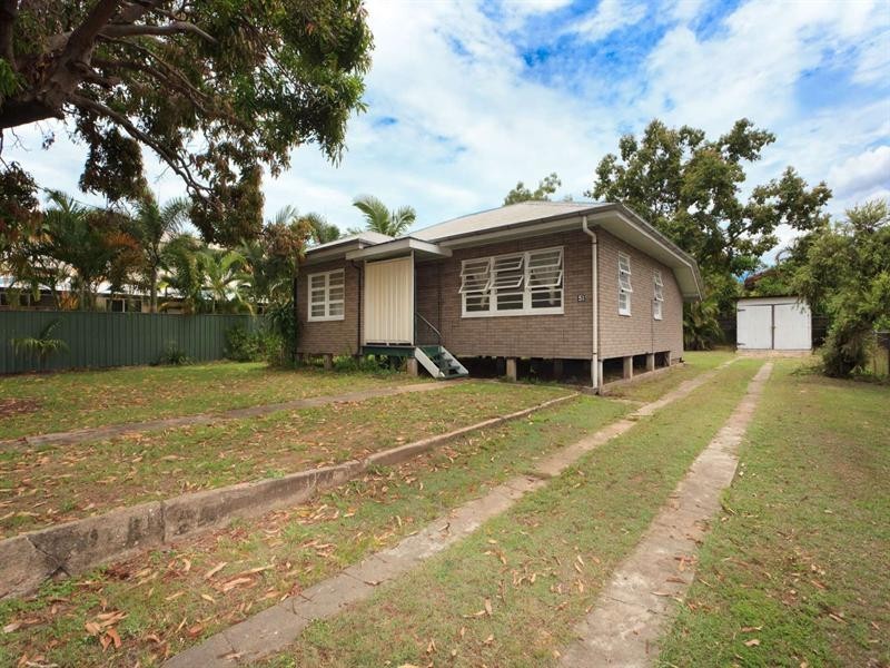 51 Henry Street, West End QLD 4810