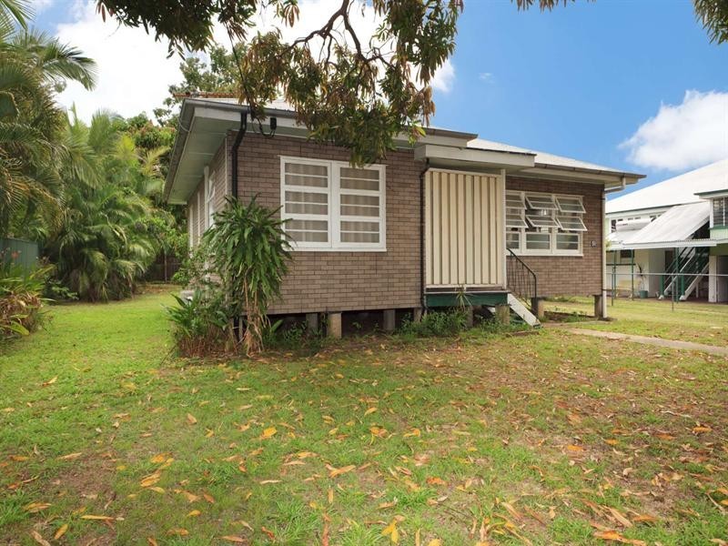 51 Henry Street, West End QLD 4810