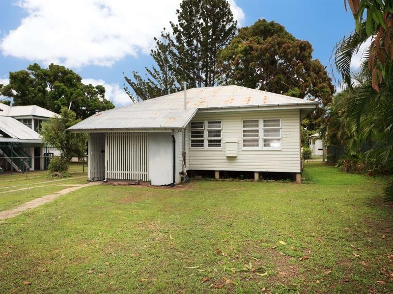 51 Henry Street, West End QLD 4810