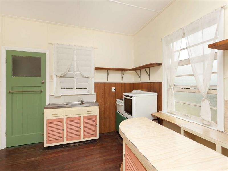 51 Henry Street, West End QLD 4810