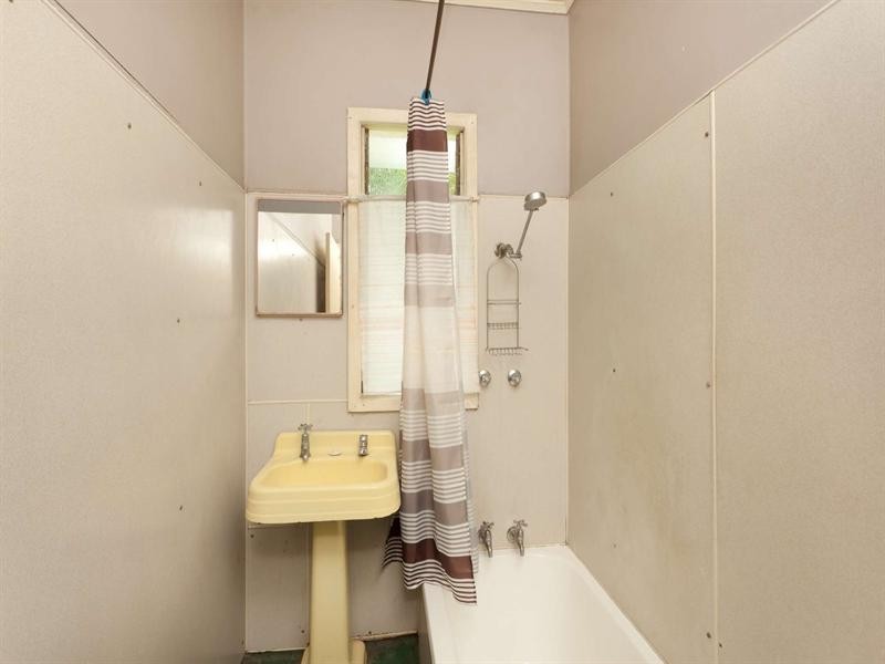 51 Henry Street, West End QLD 4810