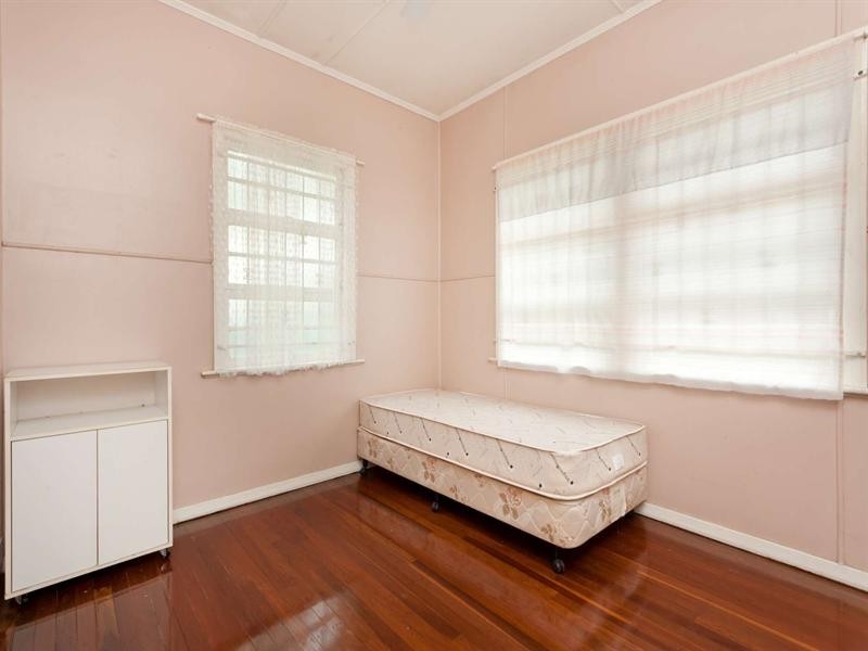 51 Henry Street, West End QLD 4810