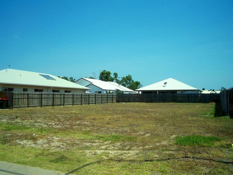 8 Ningaloo Crescent, Burdell QLD 4818