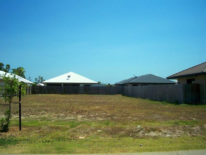 8 Ningaloo Crescent, Burdell QLD 4818