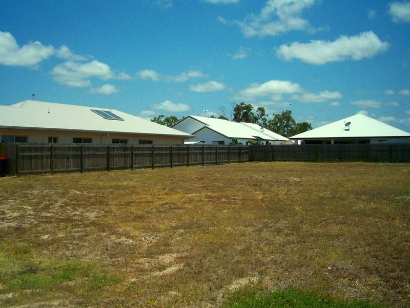 8 Ningaloo Crescent, Burdell QLD 4818