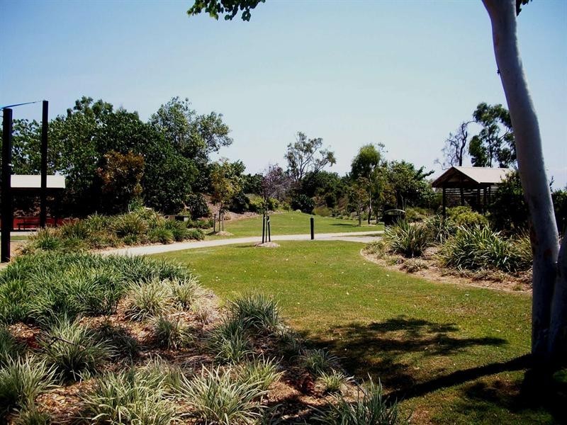 8 Ningaloo Crescent, Burdell QLD 4818