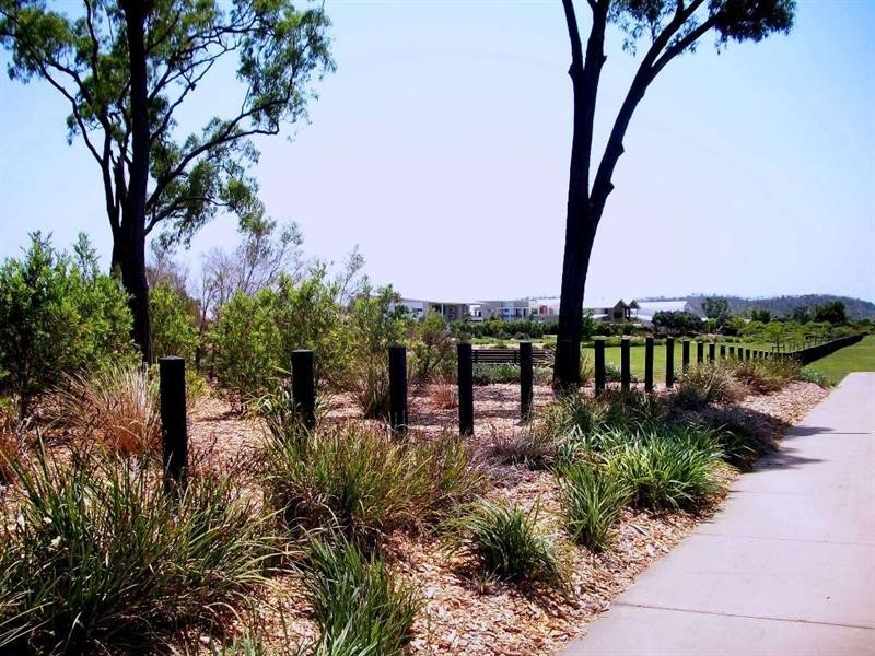 8 Ningaloo Crescent, Burdell QLD 4818