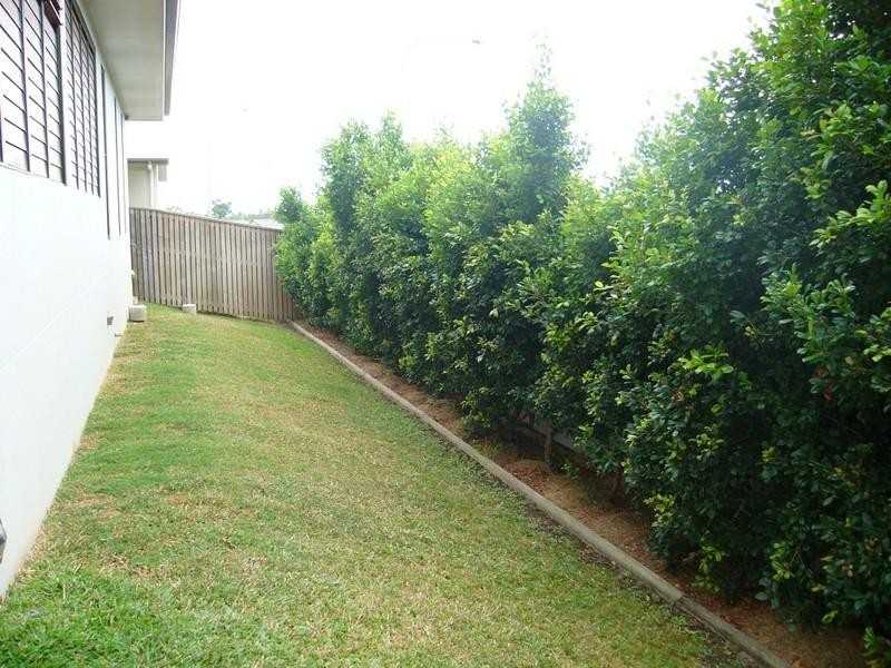 Bushland Beach QLD 4818