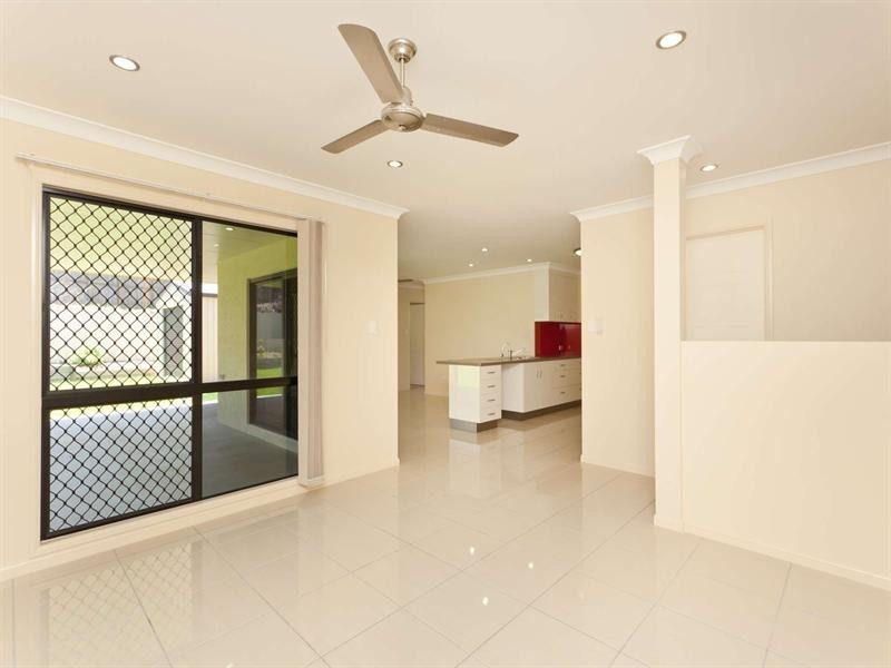 9 Franklin Drive, Mount Louisa QLD 4814