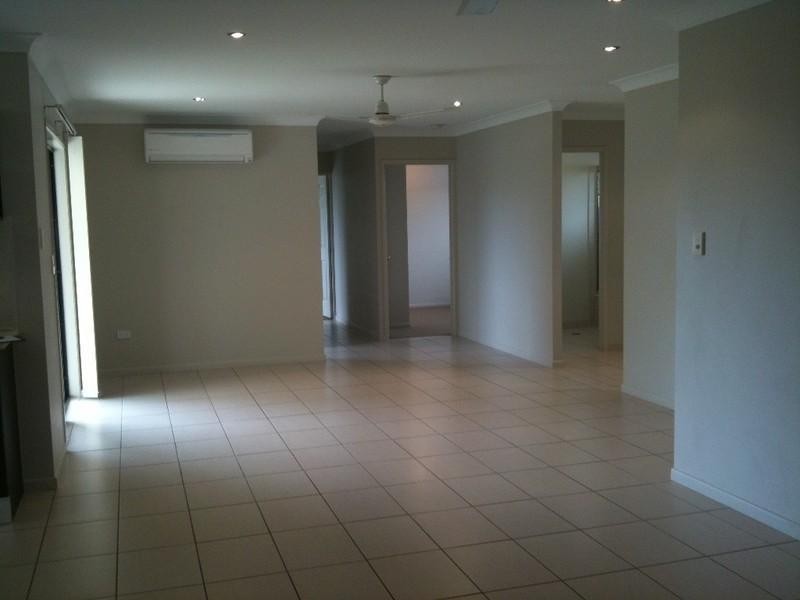 Bushland Beach QLD 4818