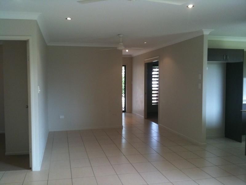 Bushland Beach QLD 4818