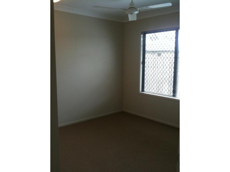 Bushland Beach QLD 4818