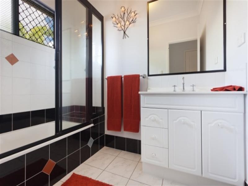 5 Bamboo Crescent, Mount Louisa QLD 4814