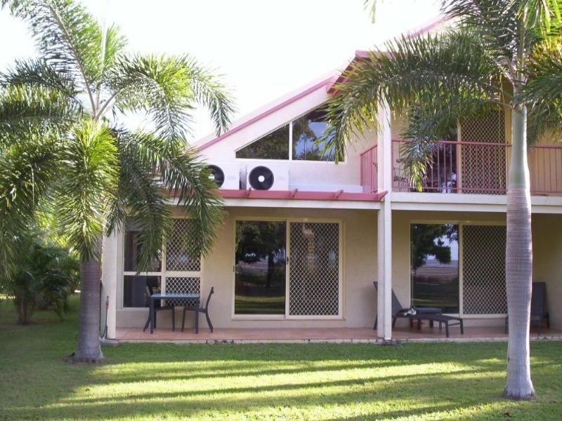 Bushland Beach QLD 4818