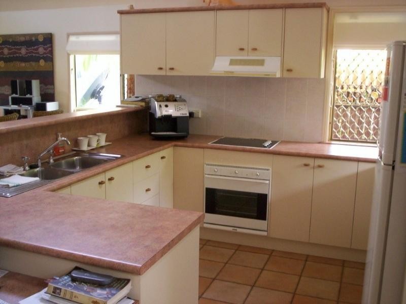 Bushland Beach QLD 4818