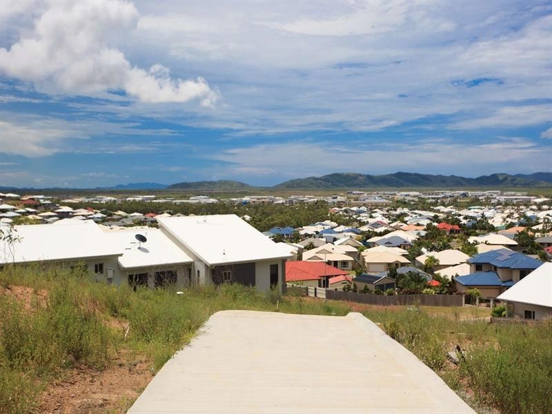 13 Kosciusko Way, Mount Louisa QLD 4814