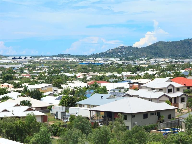 13 Kosciusko Way, Mount Louisa QLD 4814