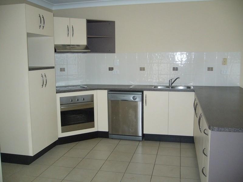 Bushland Beach QLD 4818