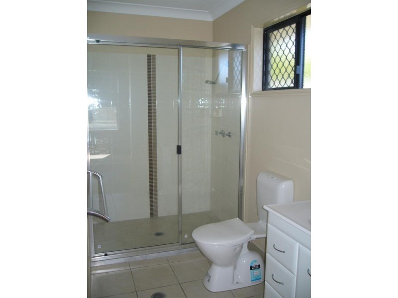 Bushland Beach QLD 4818