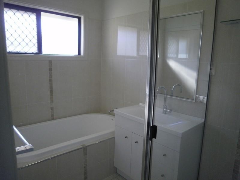 Bushland Beach QLD 4818