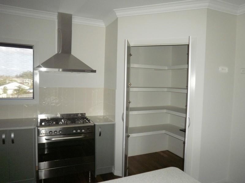 Bushland Beach QLD 4818