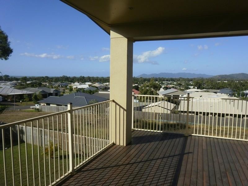 Bushland Beach QLD 4818